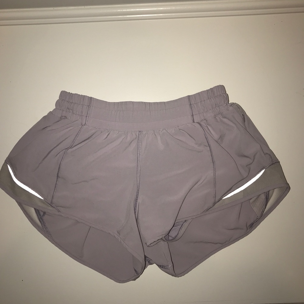 lululemon 2.5” hotty hot short